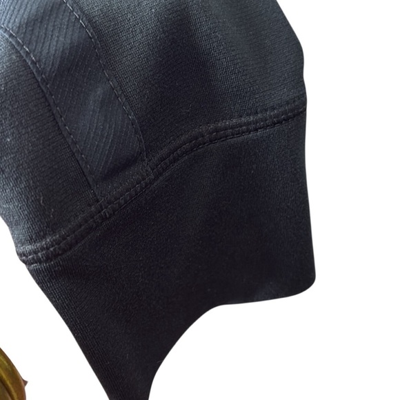 UnderArmour Lightweight, Zippered. No Tags, Fits like a Small - Picture 5 of 6